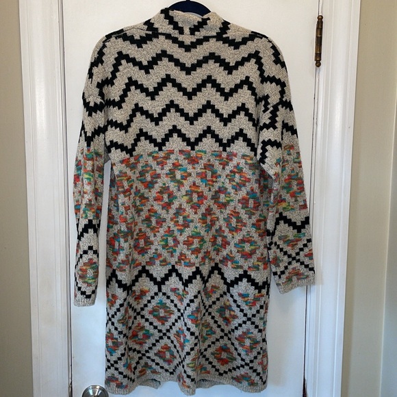 Sweater Medium GUC - Picture 10 of 10